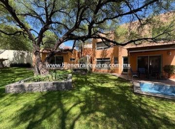 61d8a4d3bc0372c9c93f723158ad3b27b3512074f086fe54cfd1ad7147c6b822 · Casa en Venta en El Centro de Tequisquiapan. Carmen