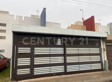 Casa · 180m² · 2 Recámaras · 2 Estacionamientos · Casa en Renta en Paso de Argenta