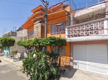 Casa de 5 habitaciones, Nezahualcóyotl · Casa en Venta en Calle Ontario, Nezahualcoyotl, Edomex