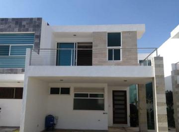 Casa de 3 habitaciones, San Pedro Cholula · Casa en Venta en Residencial Atocha, Momoxpan, con 3 Recámaras y Jardín