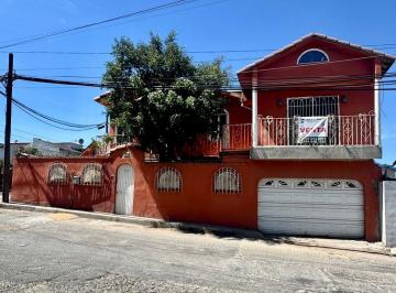27e7ea479b7928dc22de1a23663acee04dc11a203543c5f371777ba5a4b0bc34 · Propiedad en Esquina con Casa Principal + 4 Departamentos | La Mesa
