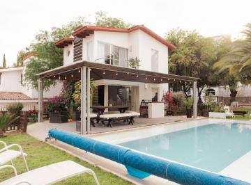 Casa de 2 habitaciones, Tequisquiapan · Casa con Alberca en Renta en Club de Golf Tequisquiapan