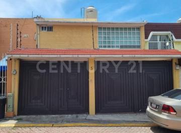 Casa · 192m² · 4 Recámaras · 2 Estacionamientos · Casa en Renta en Fracc, Jardines del Alba, Cuautitlán Izcalli, Edo. Mex.
