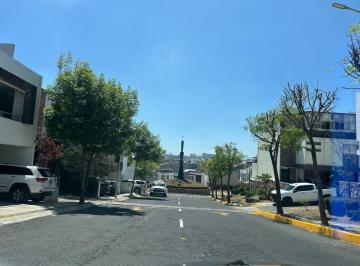 Casa · 3 Recámaras · 2 Estacionamientos · Casa con 230 m² de Superficie de Terreno, 3 Habitaciones en Venta en Zona Esmeralda