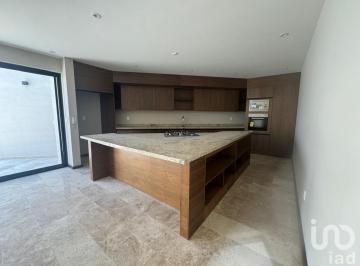 Casa · 303m² · 3 Recámaras · 3 Estacionamientos · Casa en Venta en Fraccionamineto San Angel V en San L