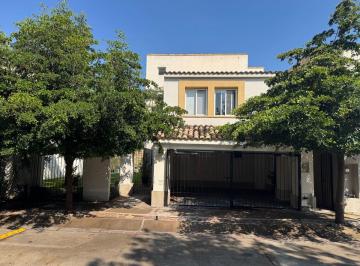 Casa de 3 habitaciones, León · Casa en Venta en Punta del Este con Jardín de 181 m² Frente Al Parque