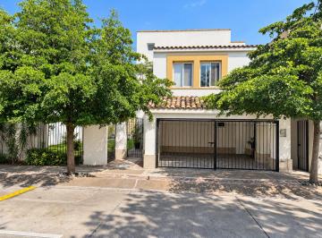 Casa de 3 habitaciones, León · Casa en Venta en Punta del Este con Jardín de 181 m² Frente Al Parque