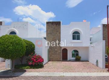 Casa de 3 habitaciones, San Pedro Cholula · Casa en Venta con 140 m² de Construcción de 3 Recámaras y 2 Baños Muy Cerca de Plaza San Diego