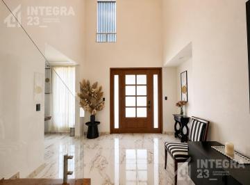 Casa · 240m² · 3 Recámaras · 2 Estacionamientos · Casa en Venta en Gran Reserva, Súper Ubicación, Amueblada, Excelente Precio, Inmediata