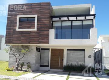 Casa · 360m² · 4 Recámaras · 2 Estacionamientos · Casa en Renta 1 Min a Ómada y Punta Cascatta, $30,000 Inmediata, con Cuarto de Servicio