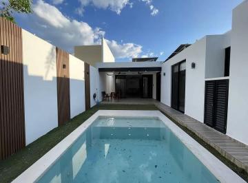 Departamento de 4 habitaciones, Mérida · Casa en Renta, Una Planta, con Paneles, 4 Recámaras, Piscina, en Privada en Santa Gertrudis Copo