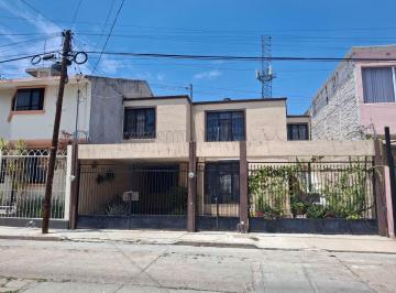 Casa · 272m² · 6 Recámaras · 2 Estacionamientos · Casa en Venta Las Reynas - (4)