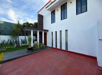 Casa · 165m² · 3 Recámaras · 4 Estacionamientos · Casa en Venta en Cuernavaca con Alberca en Condominio Acapatzingo Mor
