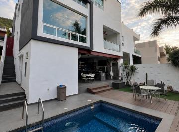 Casa de 4 habitaciones, Monterrey · Casa Venta en Catalonia, San Jeronimo