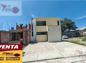 Casa · 122m² · 4 Recámaras · 2 Estacionamientos · Casa en Venta Fraccionamiento Puerta San Pedro