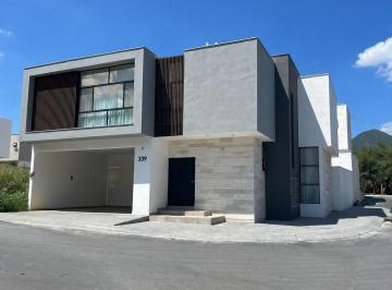 Casa · 262m² · 3 Recámaras · 2 Estacionamientos · Venta de Casa en Santiago, N. L.