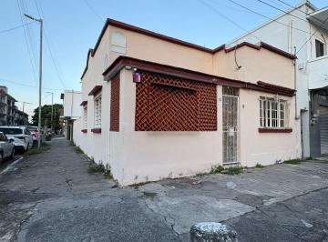 Casa de 2 habitaciones, Veracruz · Casa de un Nivel en Esquina en Venta en Col. Flores Magón. Veracruz, Veracruz