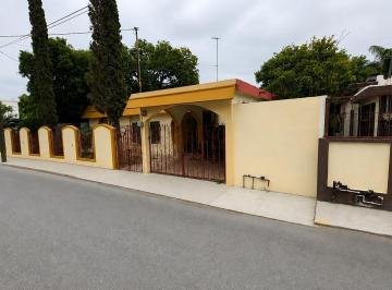 Casa · 557m² · 3 Recámaras · 4 Estacionamientos · Casa - Linares Centro