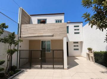 Casa de 3 habitaciones, San Pedro Cholula · Amplia Casa con Jardín | Potencial Para 2 Departamentos