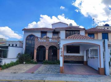 Casa · 362m² · 4 Recámaras · Casa en Venta en San Mateo Otzacatipan, Toluca.