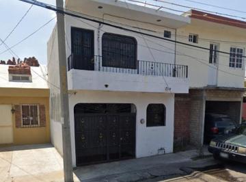 Casa de 4 habitaciones, Villa de Alvarez · Casa en Venta en Villas del Río, Ciudad de Villa de Álvarez, Colima.