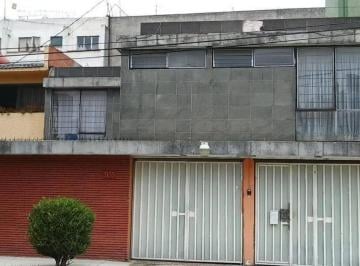 Casa · 305m² · 4 Recámaras · 4 Estacionamientos · Casa en Venta con Jardín y 4 Estacionamientos en Viaducto Piedad Iztacalco 4 Recámaras
