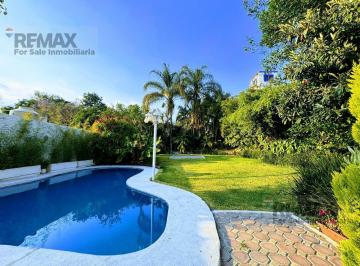 Casa · 536m² · 6 Recámaras · 4 Estacionamientos · Venta de Casa con Alberca en La Col. Tlaltenago, Cuernavaca, Morelos…clave 6107
