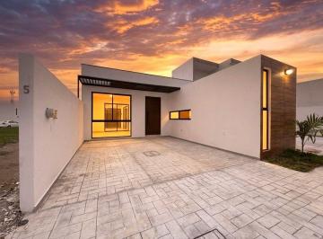 17ee380f6bd795ddb9b06b9b6670571620c6cdf04da44814a38e25ed5359a4d1 · Casa en Venta en Veracruz de un Nivel con Alberca Fracc. Punto Lomas