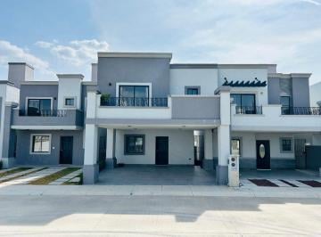 Casa de 3 habitaciones, Pachuca · ¡Casa de Lujo! Venta de Casa de 3 Recámaras 2.5 Baños