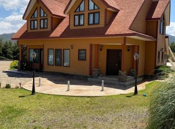 Casa · 300m² · 5 Recámaras · 20 Estacionamientos · Cabaña en Venta en Hacienda San Francisco Tapalpa