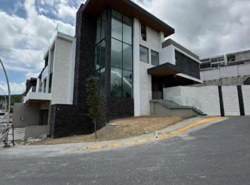 2 · Casa en Venta en Sierra Alta - Carretera Nacional Zona Sur