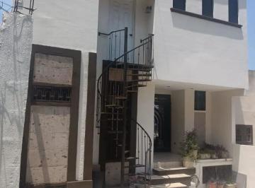 1 · Casa en Venta en Lomas del Paseo, Zona Sur de Monterrey, N. L.