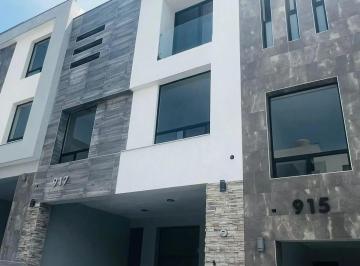 2 · Casa en Venta en Paseo del Vergel en Zona Carretera Nacional