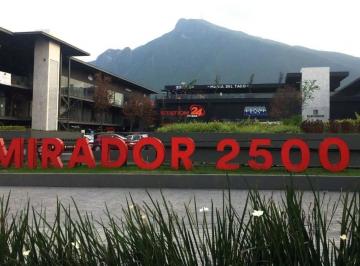 1 · Local en Venta en Plaza Mirador en Av Pablo Livas, Zona Guadalupe.