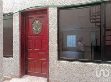 Casa · 378m² · 4 Recámaras · 2 Estacionamientos · Venta de Casa con Local, Frente Al Mexibús Unitec