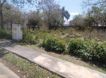 fabc7317633ea81efcc969144947d05e017ee20d27b00e361856fcafb8213adb · Terreno #16 en Privada Parque Central