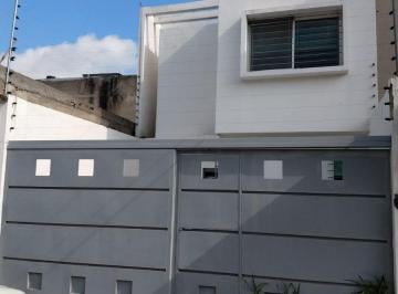 Casa de 3 habitaciones, León · Casa Amueblada en Portales de Arboleda