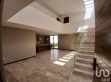 Casa · 210m² · 4 Recámaras · 2 Estacionamientos · Casa en Venta - San Angel V - San Luis Potosi