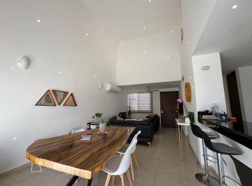 62f7ebdf2458969834cca4b016ae323b552bd44dbf253d98fa88fd62be3bd387 · Casa con Doble Altura y Piscina Privada en Cumbres Novonorte