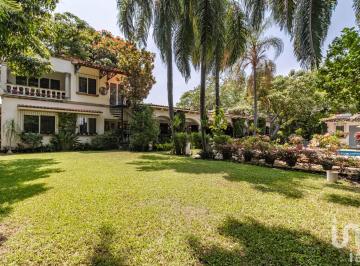 Casa · 520m² · 4 Recámaras · 3 Estacionamientos · Vendo Exclusiva Residencia Contemporánea con Vista a Las Montañas, Cuernavaca
