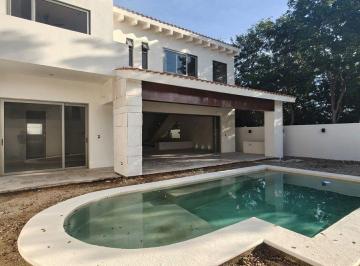 5c826102f6d7936c4eecfe6cc6f3f4a140b10203c381f242ebd07ac49230b860 · Casa en Venta en Privada Maple, Parque Central, Zona Norte de Mérida