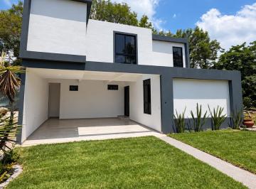 Casa · 180m² · 3 Recámaras · 2 Estacionamientos · Casa en Venta