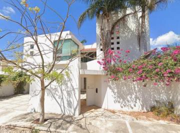 Casa de 6 habitaciones, Mérida · Venta de Casa en C 14 Montebello