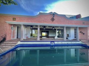 1 · Casa en Lomas de Atzingo | Espacios Amplios, Alberca con Jacuzzi y Excelentes Acabados