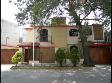 Casa de 3 habitaciones, Naucalpan de Juárez · Casa Residencial Jardines San Mateo (Plaza Comercial)