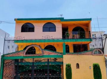 Casa · 490m² · 4 Recámaras · 6 Estacionamientos · Casa en Venta en Granjas Coapa en Calle Privada con Vigilancia y 6 Estacionamientos