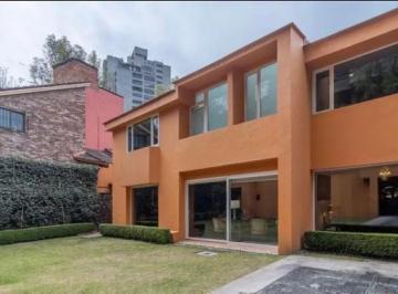Casa · 471m² · 3 Recámaras · 2 Estacionamientos · Casa en Venta o Renta en Bosques de Las Lomas con Jardín de 110 m² y Terraza Techada