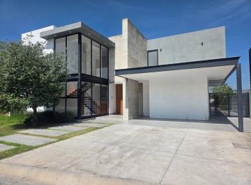 Casa en condominio de 3 habitaciones, León · Casa en Venta en Condominio del Molino Residencial y Golf