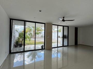 03a397128099576f61a6657d7b60a043b6dcc5869c8327df87e75770477e7bb4 · Casa con Amplio Patio y Servicios Incluidos en Renta en Privada Ambar Conkal