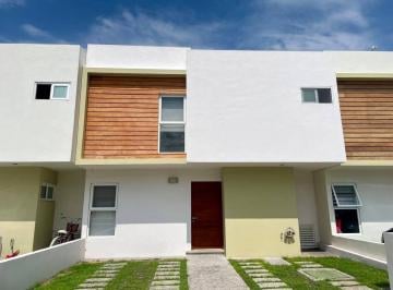 Casa · 150m² · 3 Recámaras · 2 Estacionamientos · Casa en Renta Juriquilla Privada Alberca Seguridad Cerca Colegios Hospitales